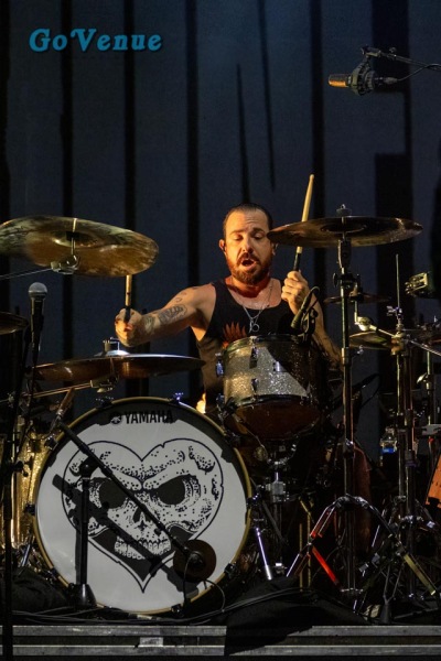 Alexis On Fire opening for Avenged Sevenfold