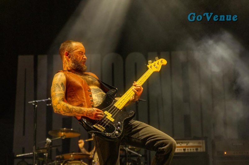 Alexis On Fire opening for Avenged Sevenfold