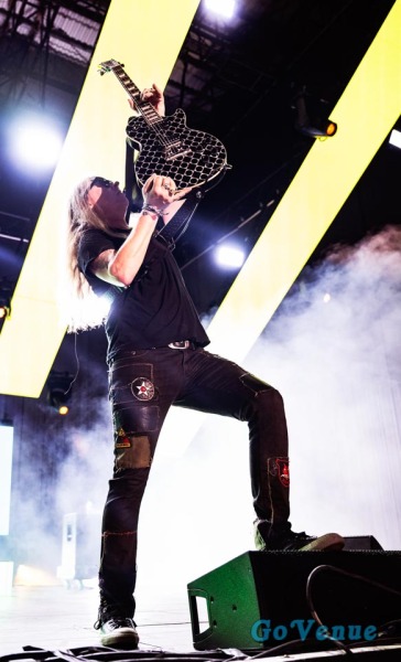 Alice-In-Chains-18