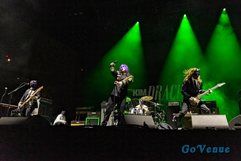 Kim Dracula opening for Avenged Sevenfold