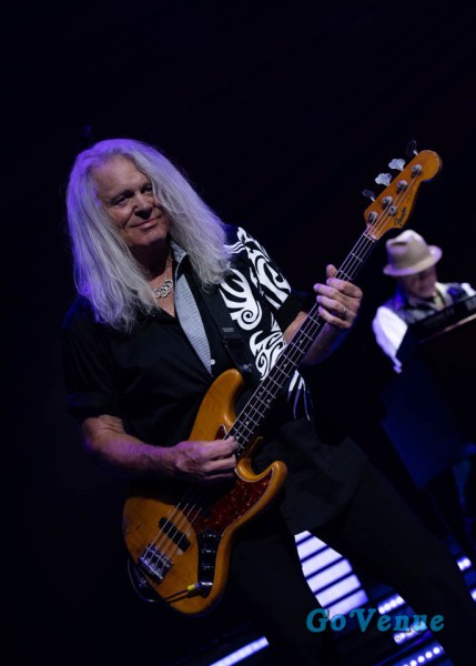REO-Speedwagon-12